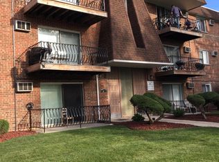 10S510 Echo Ln APT 4, Willowbrook, IL 60527