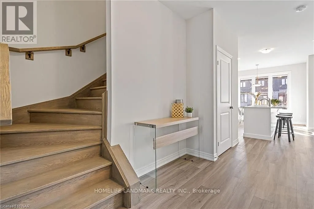 3 bed, $2,590 — Photo 2