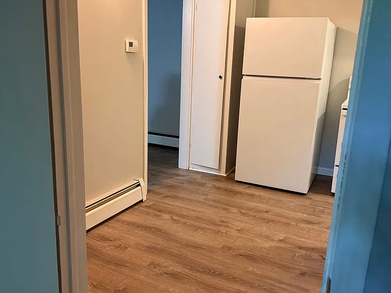 27 E Crescent St — Photo 4