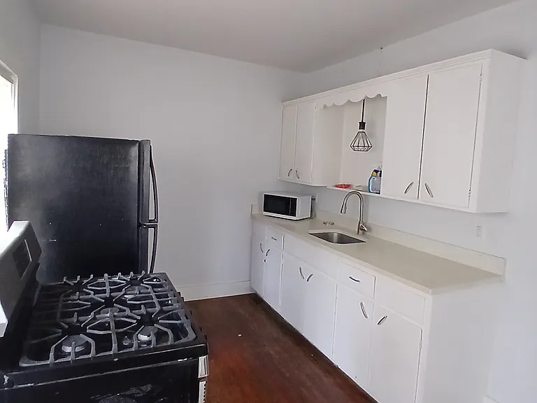 406 Voorhies St #B — Photo 7