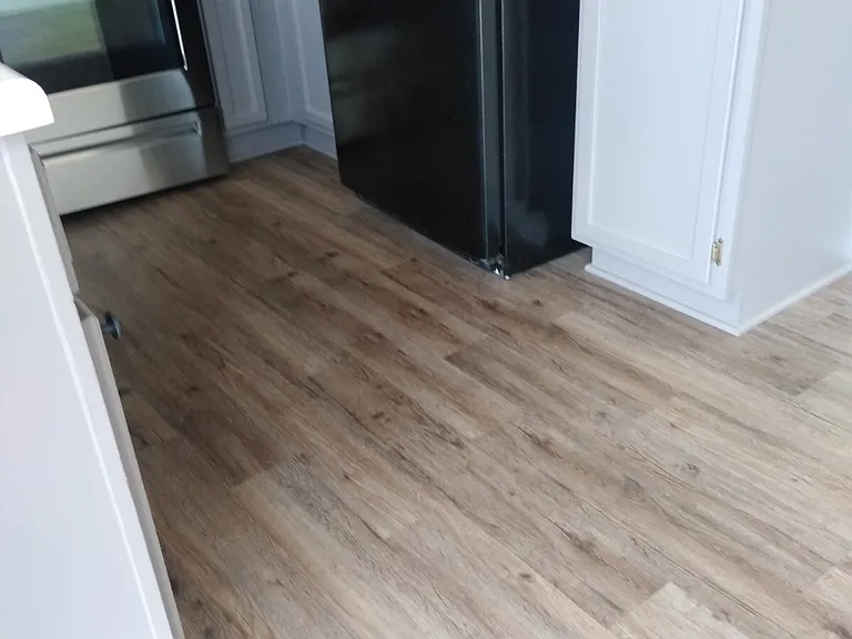 750 E Plantation Rd — Photo 2