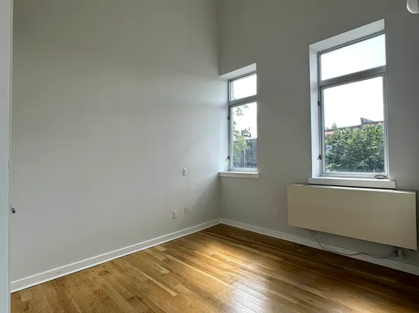 71-13 60 Lane image 9 of 28