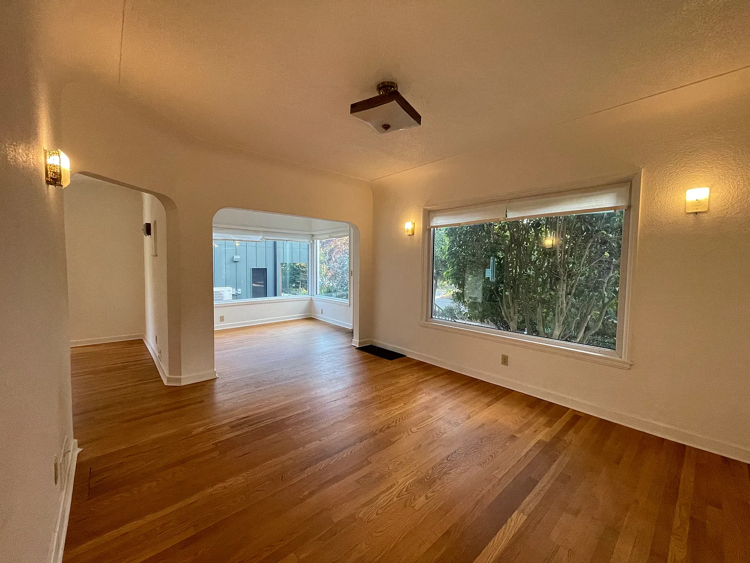 4 bed, 2.5 bath, 1966 sqft, $2,850 — Photo 4