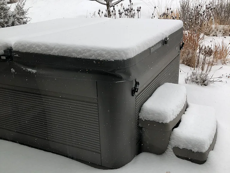 Hot tub in the winter