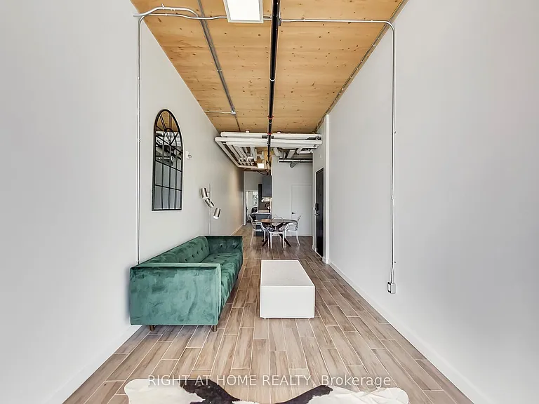 1602 Queen St E #101 — Photo 4
