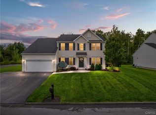 118 Lake Forest Dr, Minoa, NY 13116