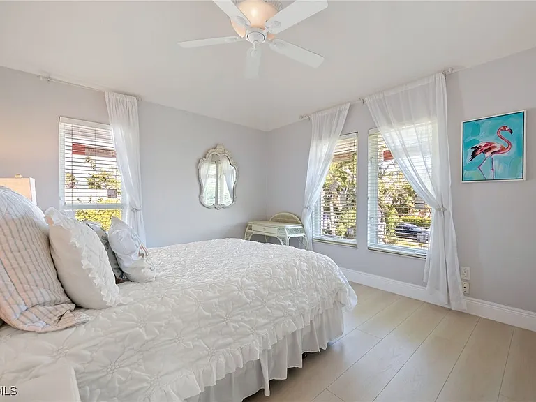424 Lagoon Dr — Photo 20