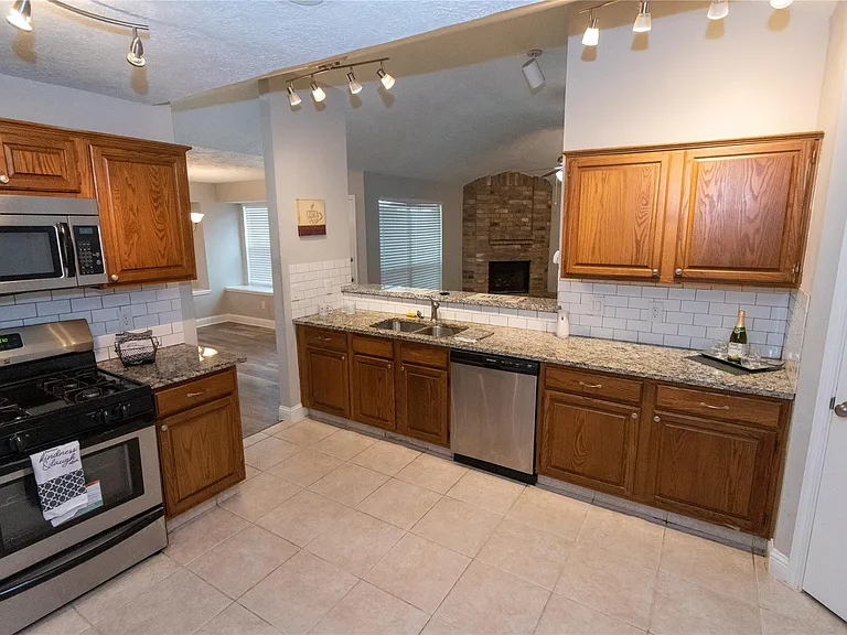 1009 Wildwood Dr — Photo 5