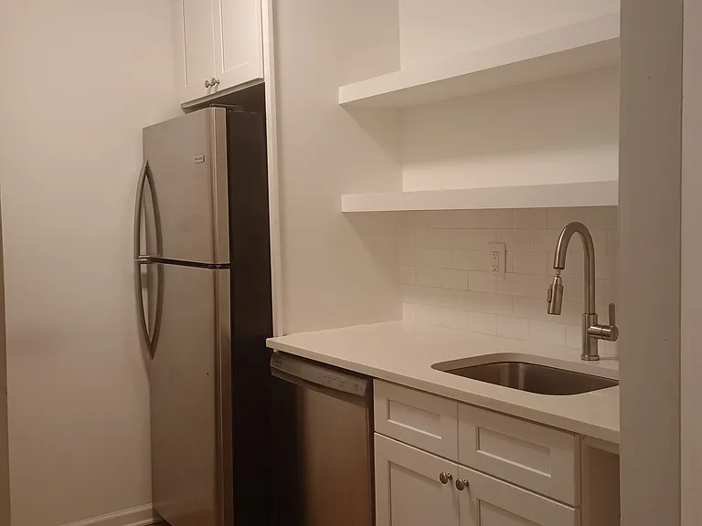 146 Jackson St #10 — Photo 6
