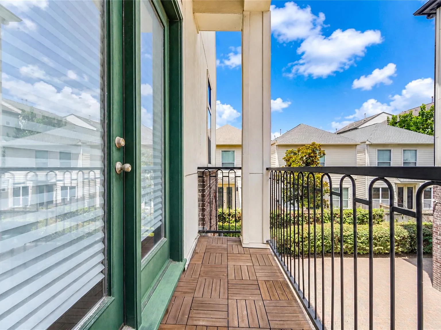 3 bed, 3.5 bath, 2348 sqft, $3,999 — Photo 4