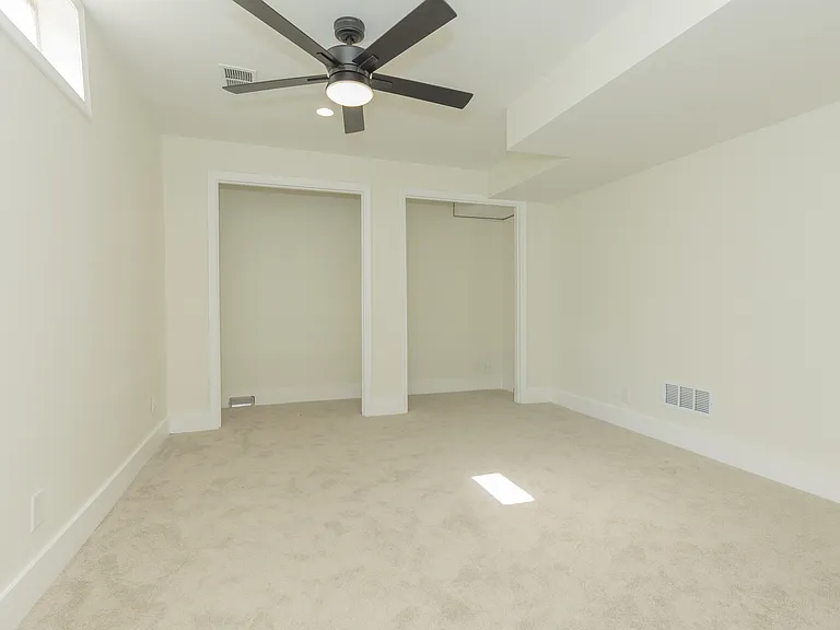 711 Carole Pl — Photo 32