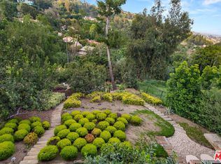 2538 Carman Crest Dr, Los Angeles, CA 90068