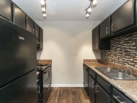 4th image of 530 Harding Pl #10420795