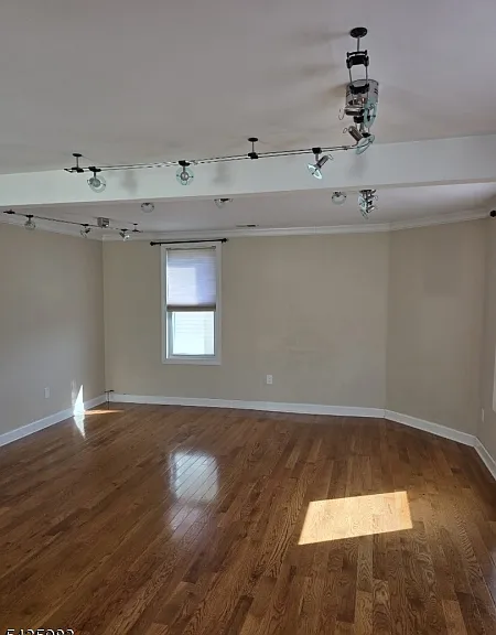 929 Adams Ave — Photo 5