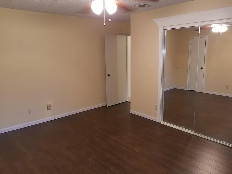 518 Walnut St — Photo 9