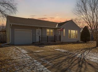 906 16th Ave NE, Rochester, MN 55906