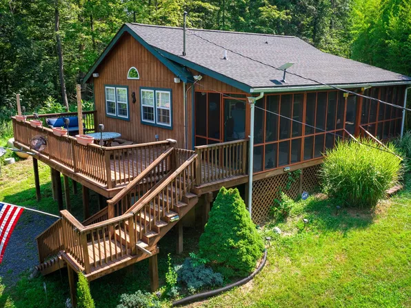 251 Chrysalis Ln, Great Cacapon, WV 25422