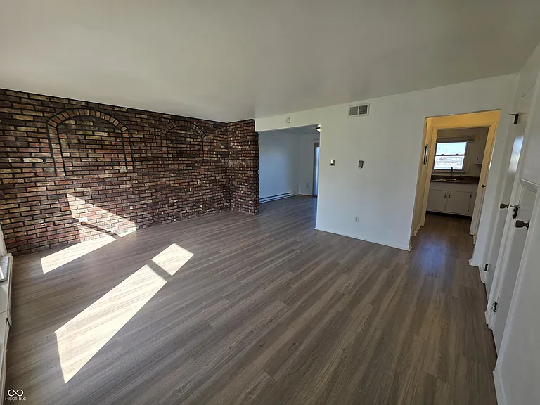 3815 Biscayne Rd — Photo 2