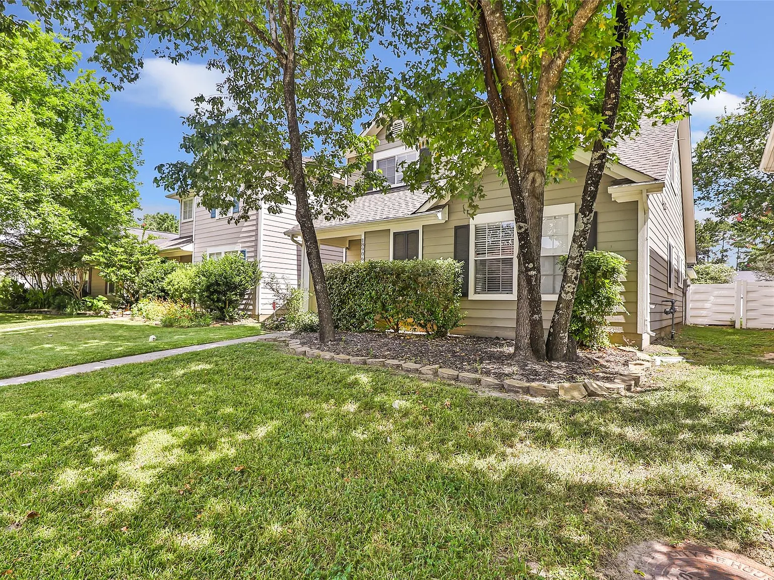 3 bed, 2.5 bath, 1544 sqft, $2,100 — Photo 3