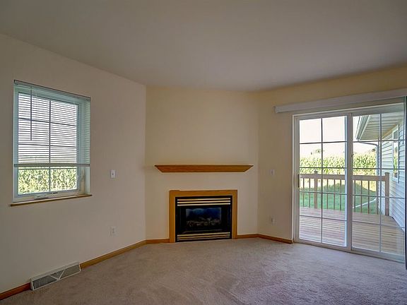 5th image of 236 Harbour Town Dr