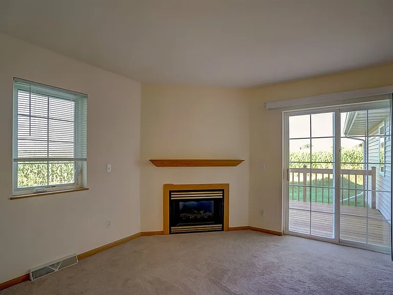 236 Harbour Town Dr — Photo 5