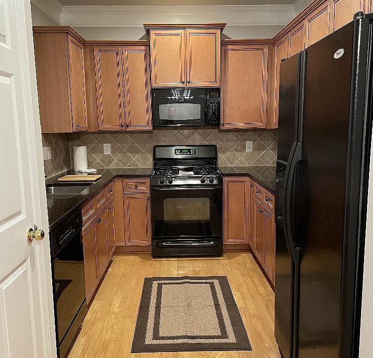 トップス yocchibbsan 10821 Summerhill Pl, Fort Wayne, IN 46814 | Zillow