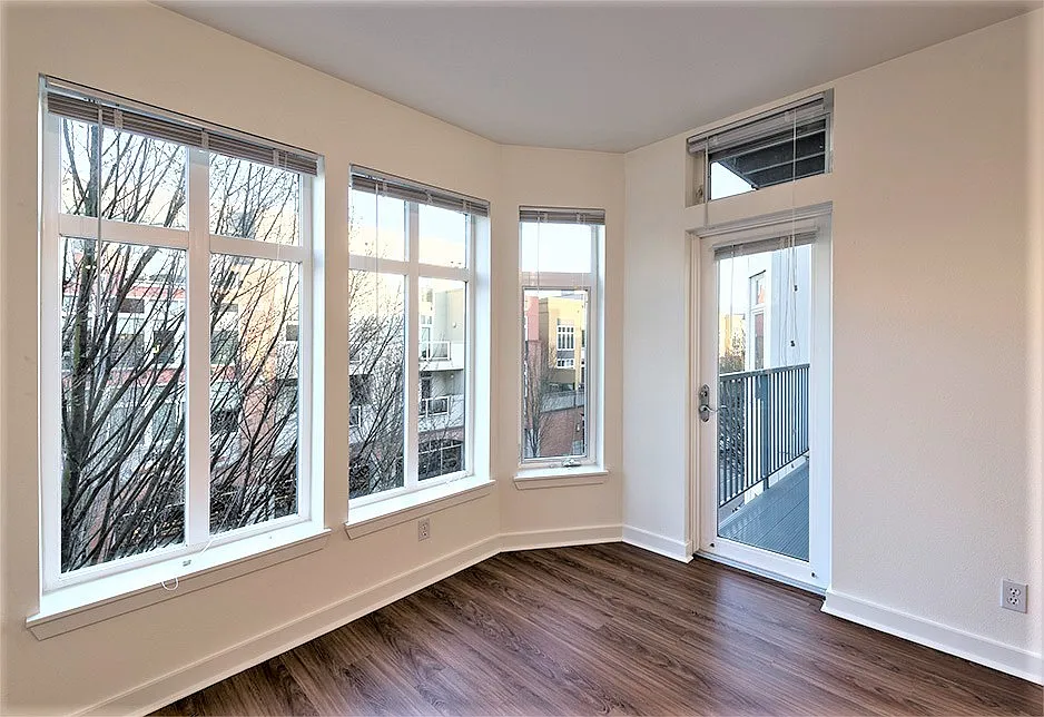 Five 2 Five 1st Ave West — Photo 3