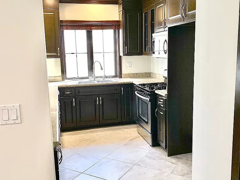 1415 Greenfield Ave #101 — Photo 2