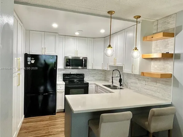 1750 W 56th St APT 211, Hialeah, FL 33012