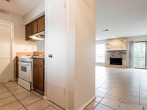 3rd image of 3545 N Hills Dr APT B