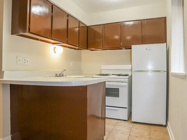 5917 N Kenmore Ave #324 — Photo 2