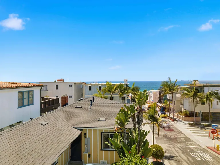 2221 Bayview Dr — Photo 4