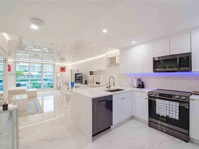 2301 Collins Ave #529 — Photo 1