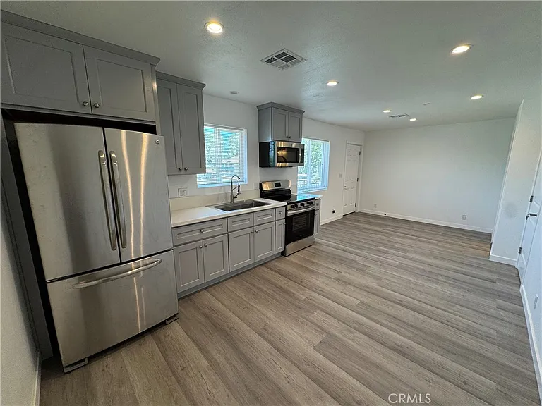 0 Cypress — Photo 1