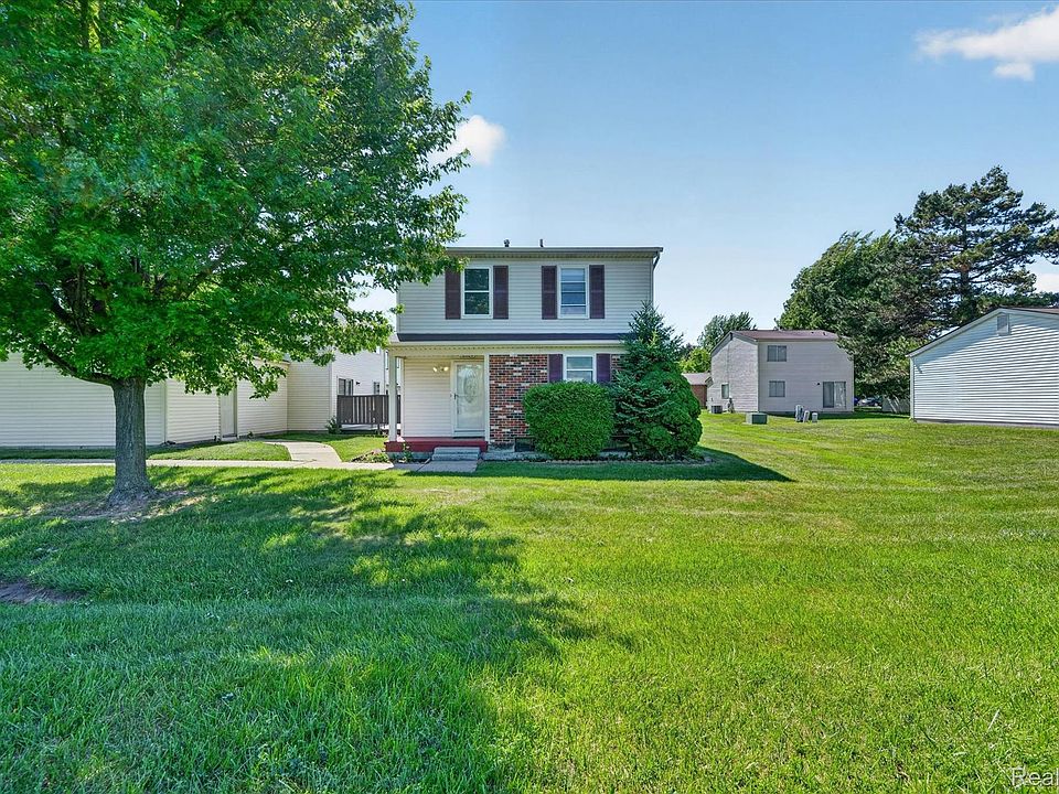 1st image of 2824 Roundtree Dr
