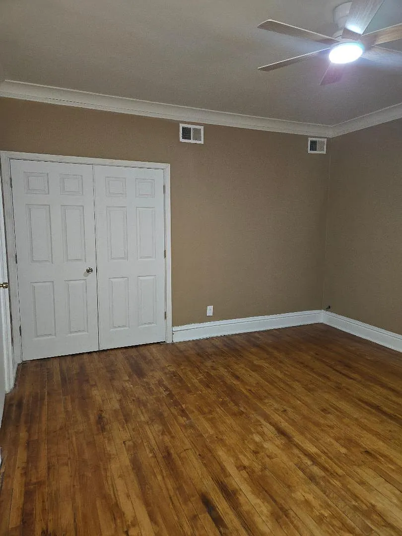 3 bed, 1000 sqft, $1,925 — Photo 3