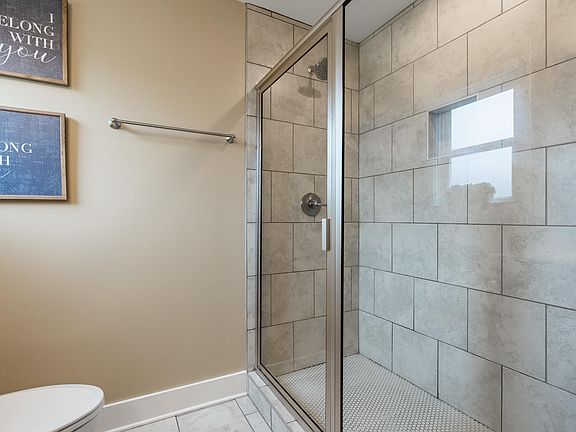 3rd image of 102 Grove Dr