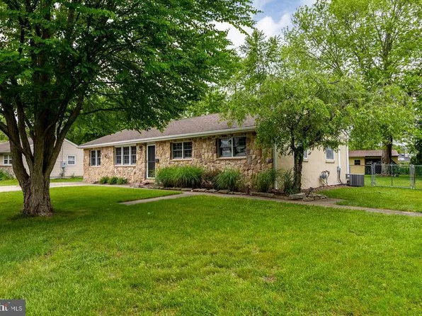 611 Buckingham Dr, Sewell, NJ 08080
