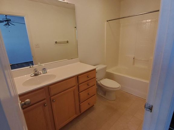 4th image of 4104 B Brook Creek Ln