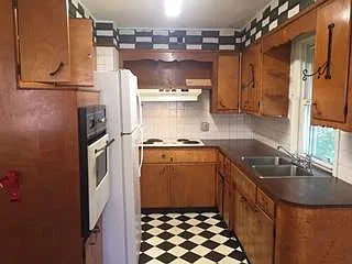 3 bed, 1.5 bath, 1075 sqft, $1,399 — Photo 1