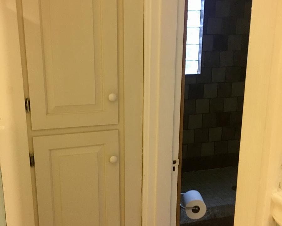 Towel/toiletries storage