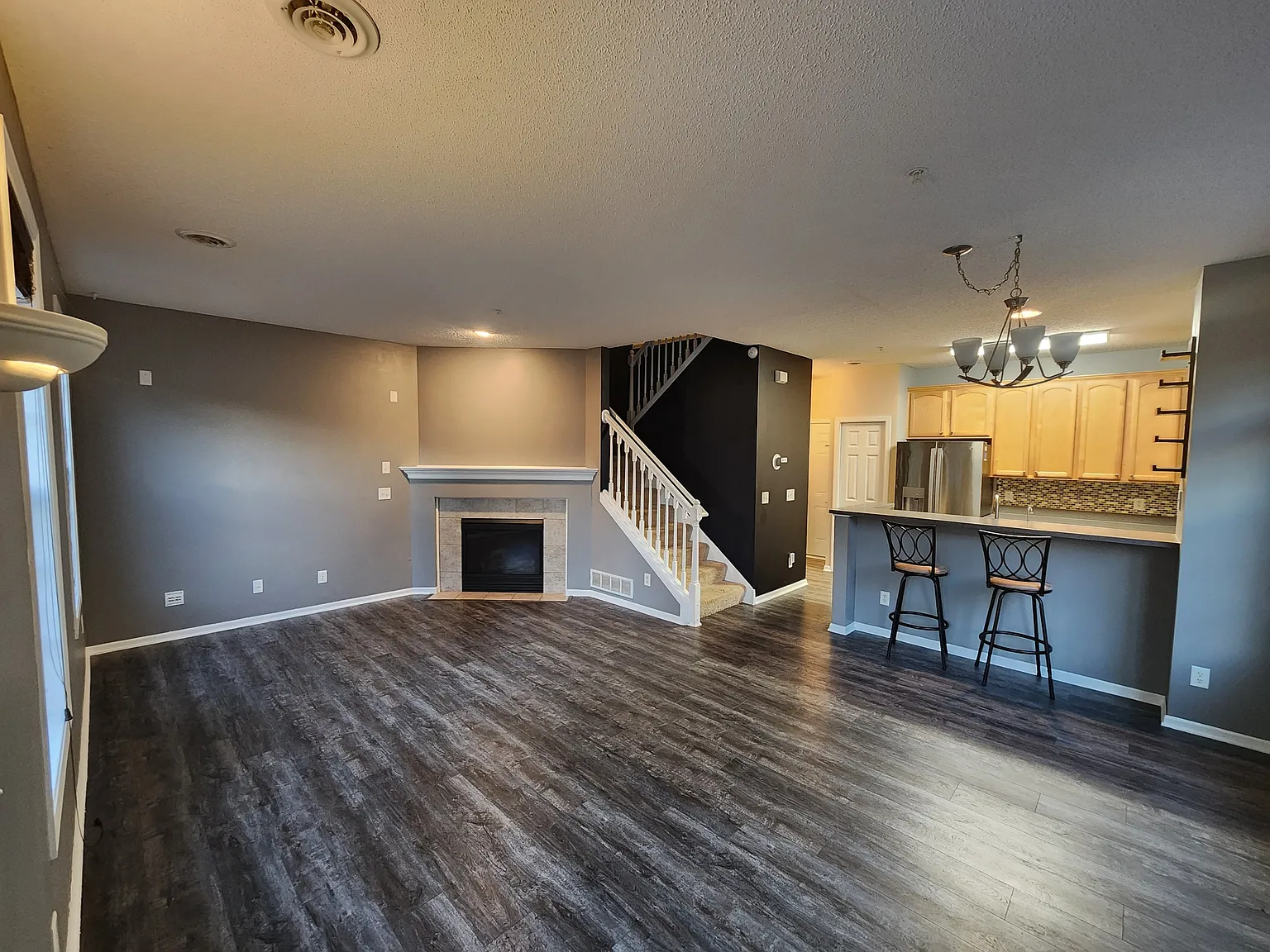 3 bed, 1584 sqft, $2,595 — Photo 3