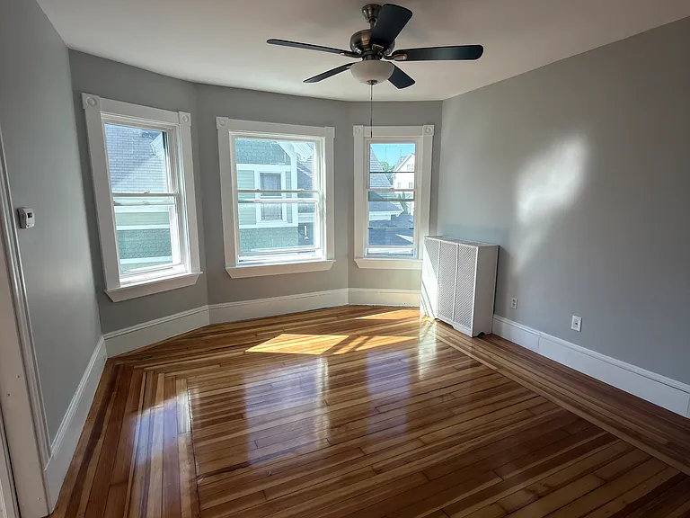 20-22 Florence St #2 — Photo 4