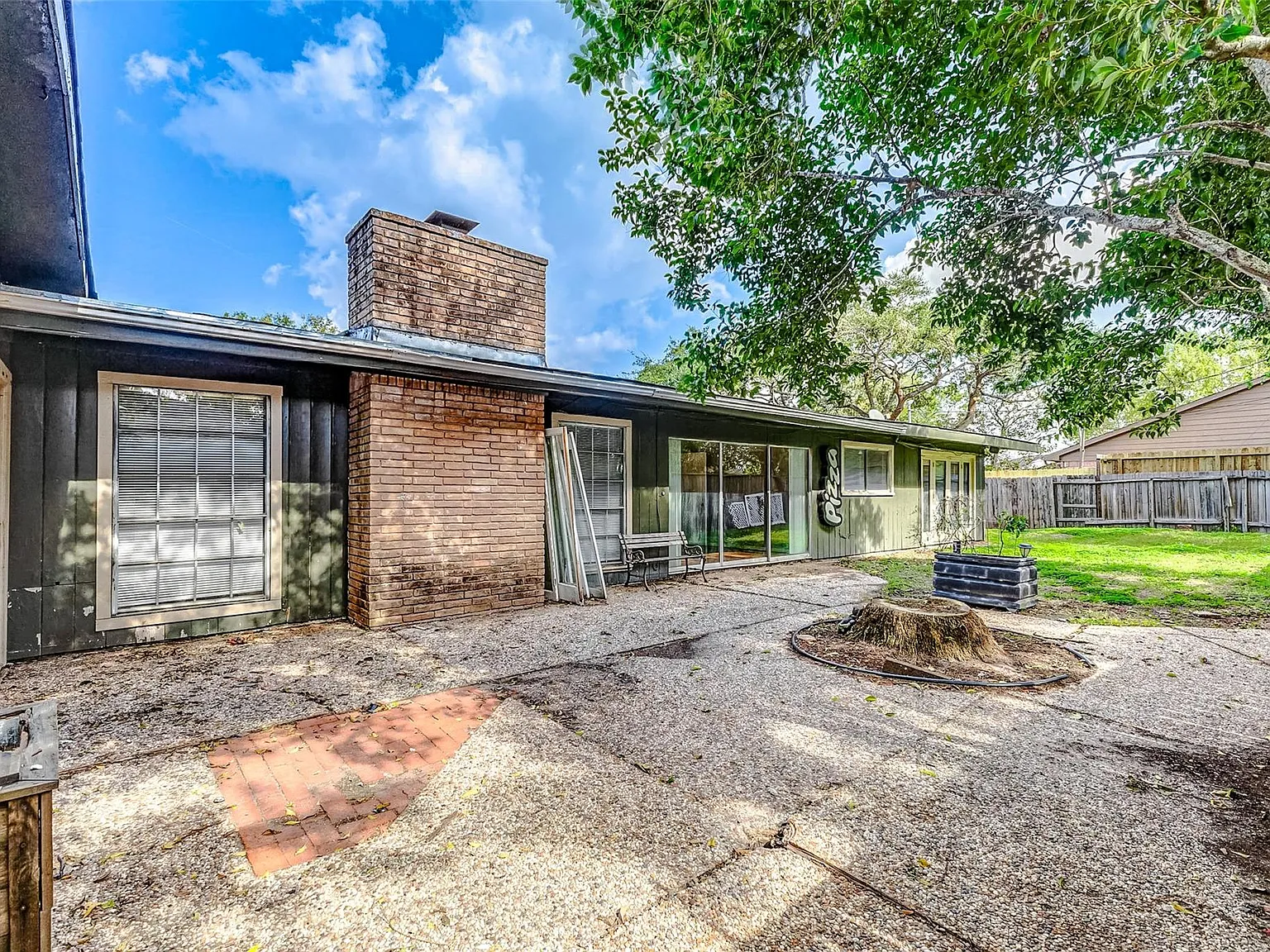4 bed, 2.0 bath, 2130 sqft, $2,195 — Photo 4