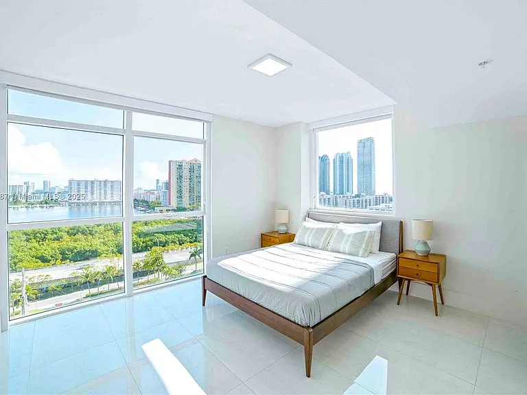 Sunny Isles Blvd — Photo 22