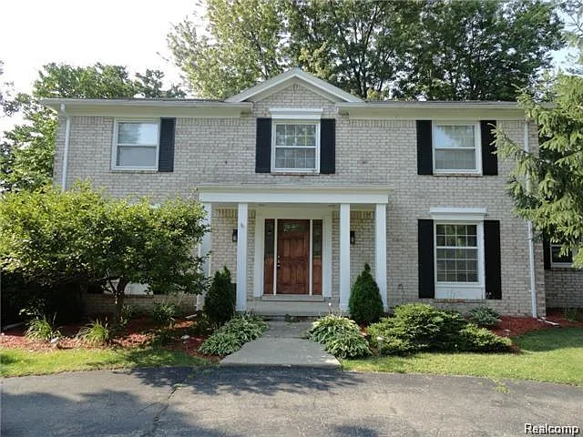 4851 Walnut Lake Rd photo 1