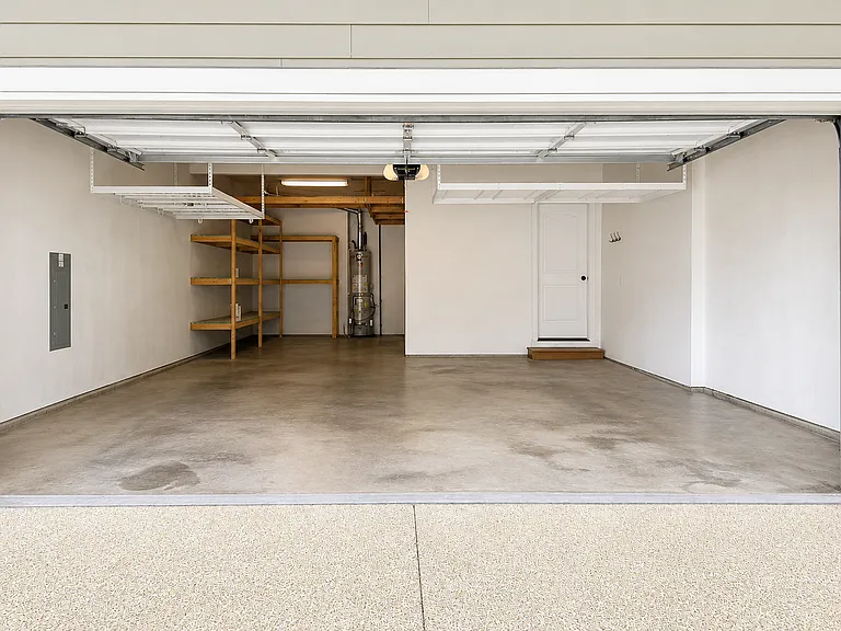 3918 Southlake Dr SE — Photo 20