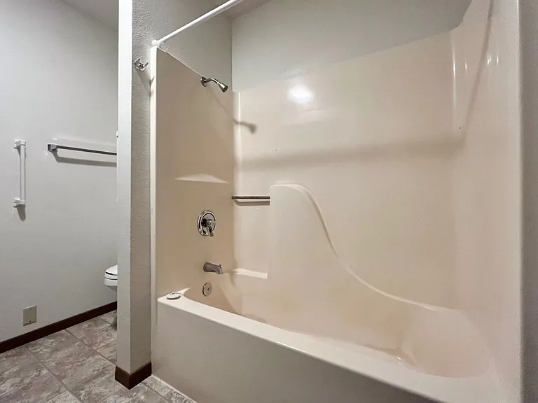 1057 Apple Ave — Photo 9