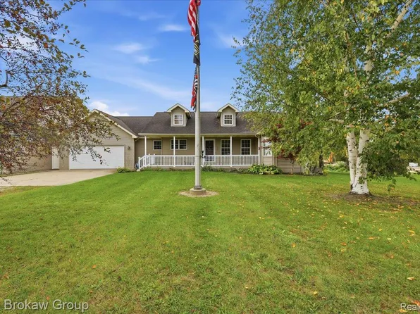 1253 Peppermill Rd, Lapeer, MI 48446