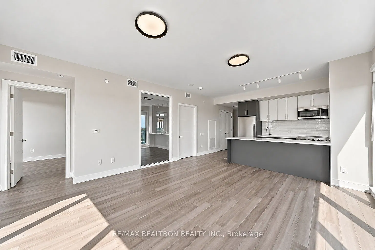 3 bed, $4,995 — Photo 2